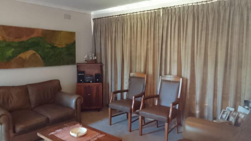 3 Bedroom Property for Sale in Oakglen Western Cape